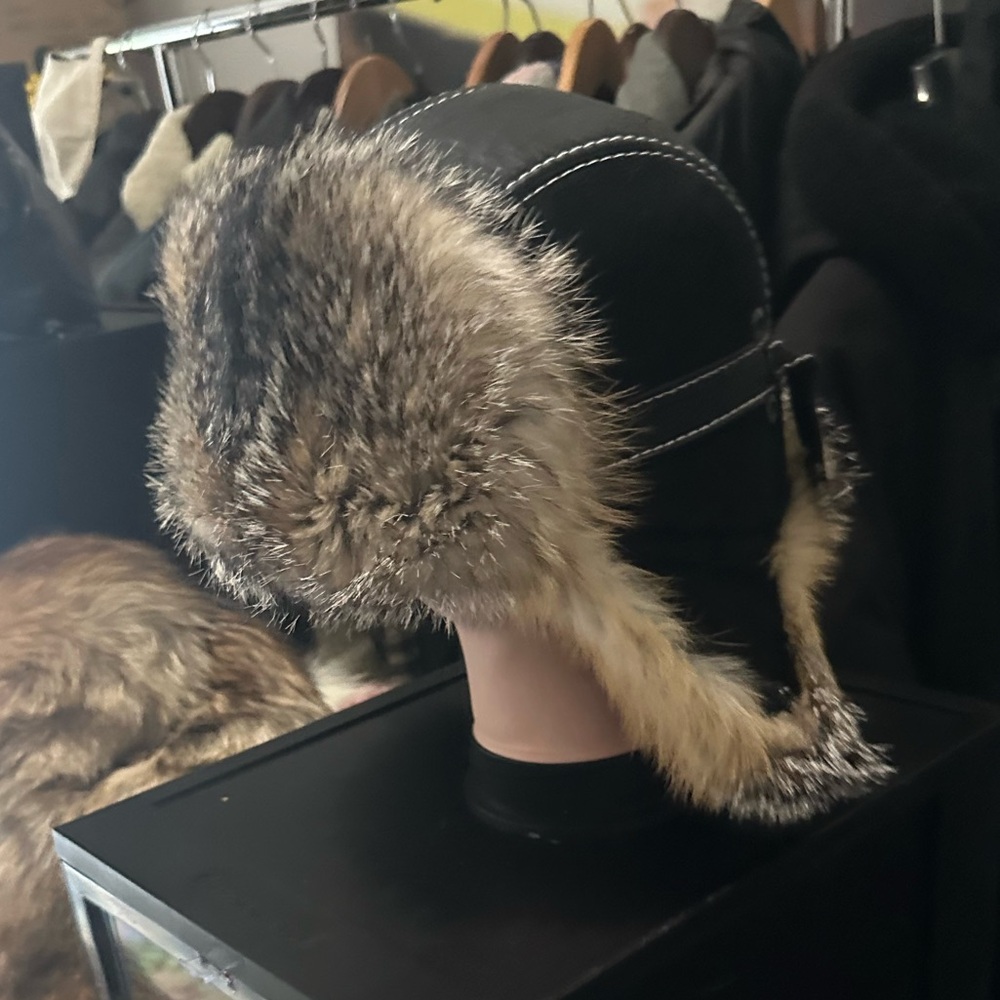 Arctic Explorer: Fox Fur-Lined Leather Aviator Hat